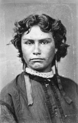 Portrait of unidentified Māori woman