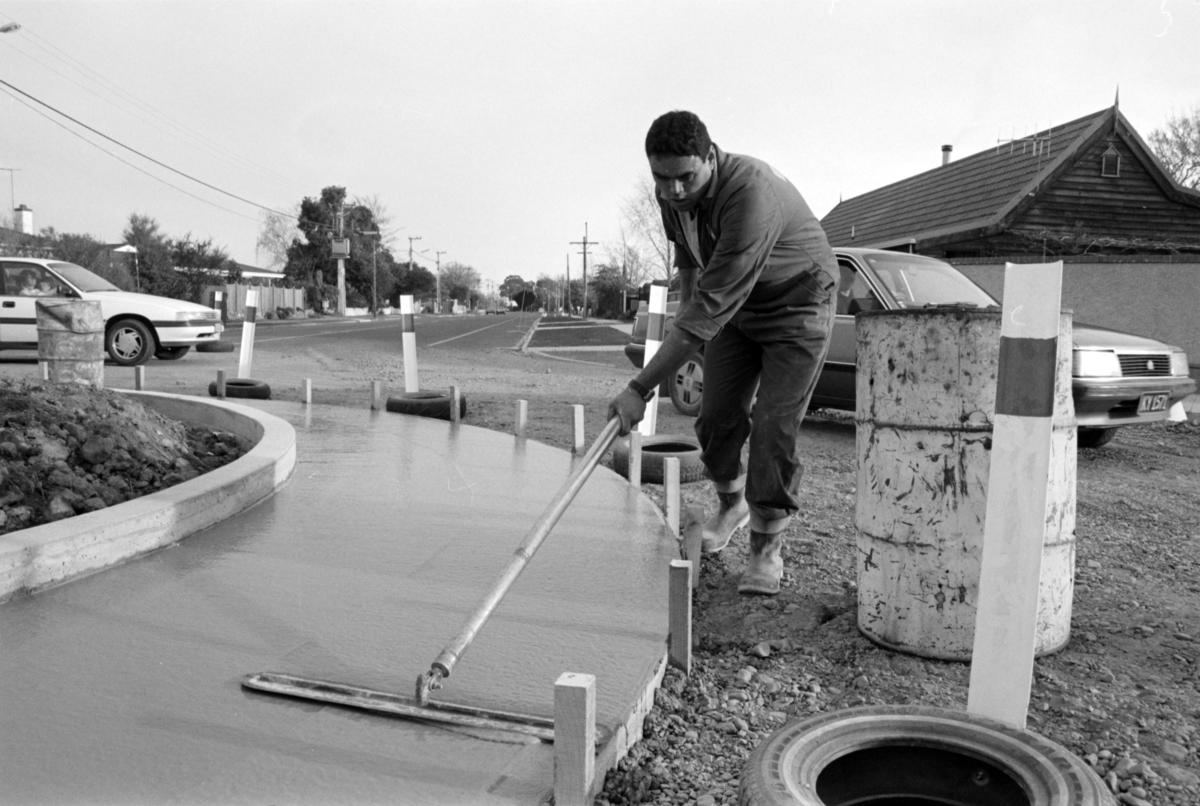 Graeme Dinnis, Roundabout Construction, Napier MTG Hawkes Bay
